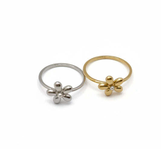 Dainty Daisy Ring