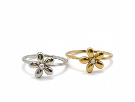 Dainty Daisy Ring