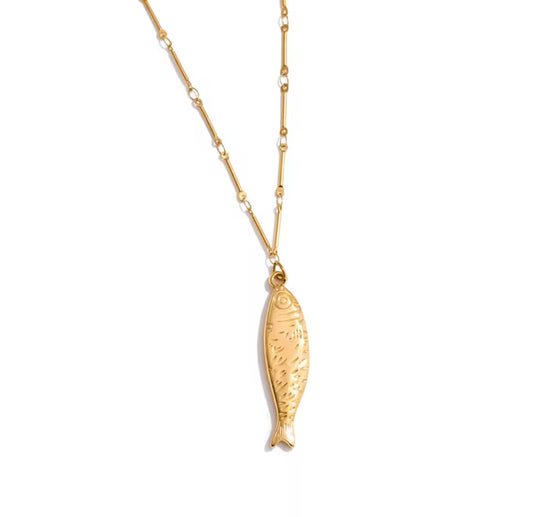 Fish pendent necklace